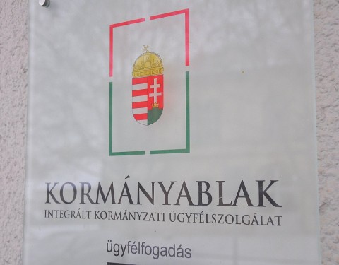 kormanyablak