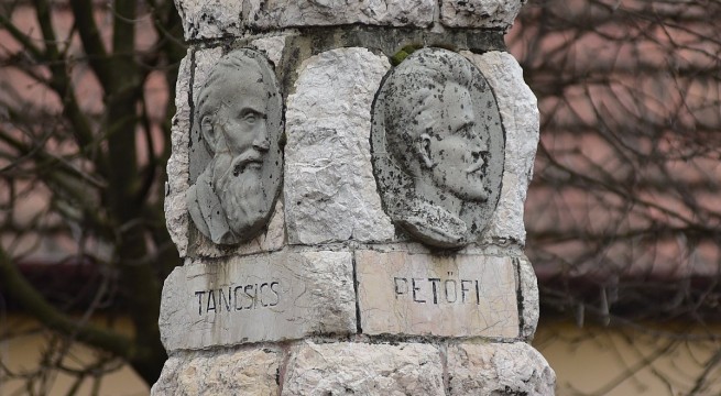 petofi-tancsics-szobor-48-as-ter