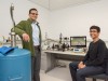 Ali Javey professzor és Sujay Desai. Fotó: Marilyn Chung/Berkeley Lab