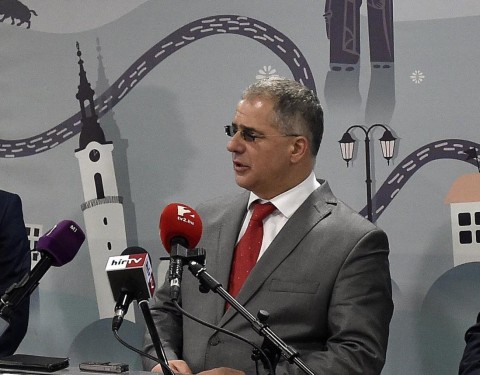 Kósa Lajos egy korábbi sajtótájékoztatón. Fotó: Máthé Zoltán, MTI