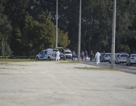 Helyszínelők a Pólus Center mögötti parkolóban, ahol a 49 éves vállalkozó holttestét találták meg 2018. szeptember 20-án. Fotó: Mihádák Zoltán, MTI