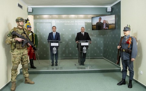 Németh Szilárd, a Honvédelmi Minisztérium parlamenti államtitkára legutóbb csütörtökön,a honvédelem napja alkalmából szólt népéhez. Fotó: Illyés Tibor, MTI
