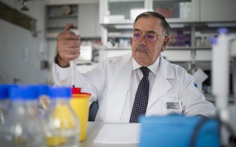 Kovács L. Gábor a kutatóközpont egyik laborjában. Fotó: Sóki Tamás