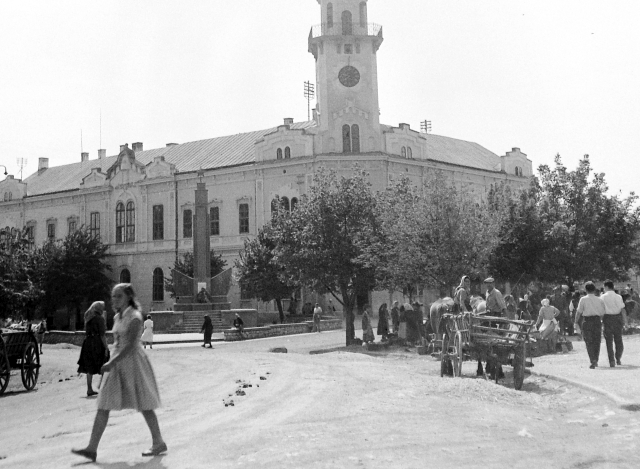 Az 1958-as városháza homlokzata teljesen más képet mutat.