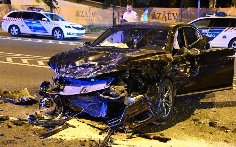 Ketten haltak meg a budapesti balesetben. Fotó: Mihádák Zoltán