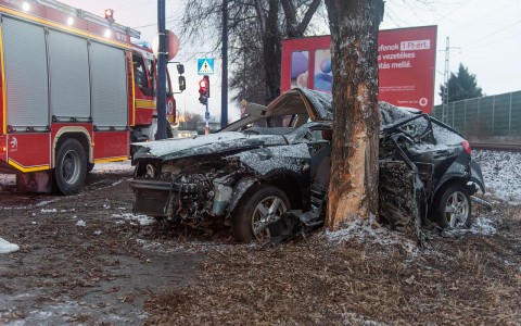 Halálos baleset a ferihegyi repülőtérre vezető úton.