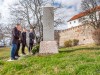 Riegl Gábor, Bender Attila, Mojzes Tamás és Hirdi Attila a világháborúk áldozatainak emlékművénél
