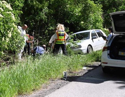 Csütörtökön egy lopott autóval borultak az árokba, a sofőr a helyszínen meghalt.