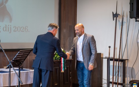 Gőzsy Zoltán, a megyei levéltár igazgatója vette át Ódor Imre részére adományozott posztumusz díjat.