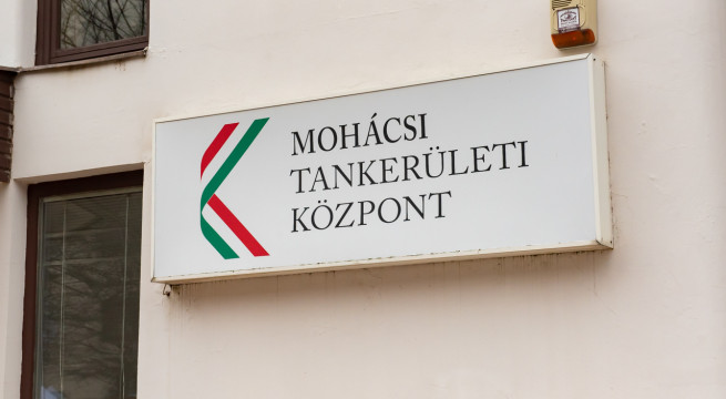 Mohacsi-tankeruleti-kozpont-tabla